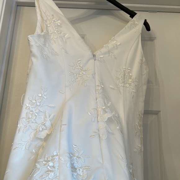 Minuet lace bridal/ or party dress - Picture 4 of 14